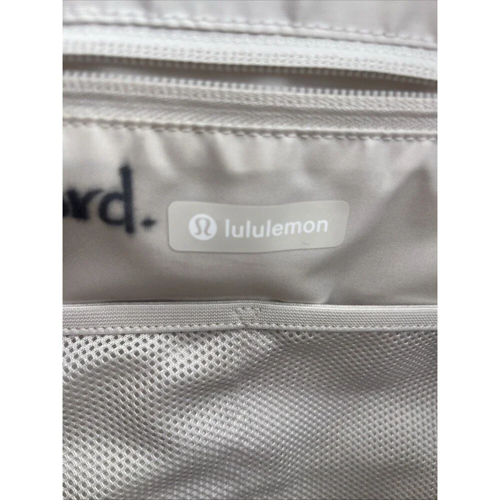 LULULEMON Fast Track Bag 2.0 10L Convertible Crossbody Backpack White Colored